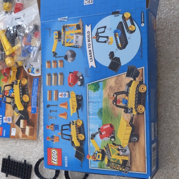 LEGO City Construction Bulldozer Set #60252 - Picture 6 of 8